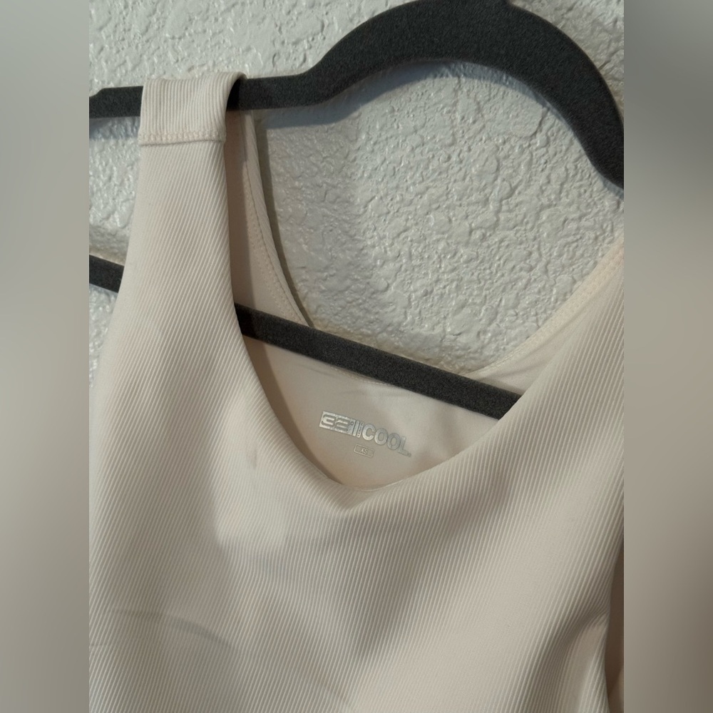 32 degree cool  - built in bra w/ padding size XS - Picture 3 of 3